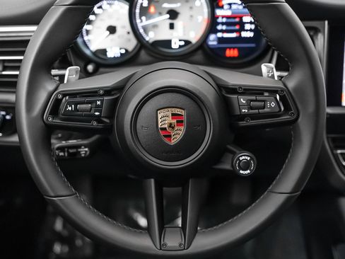 Used 2025 Porsche Macan Turbo image 17