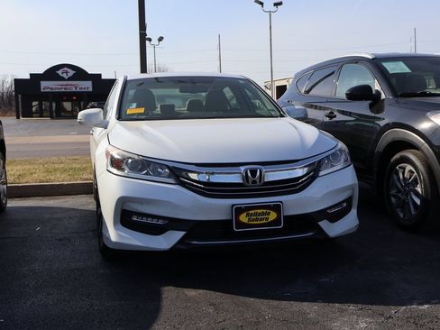 Used 2017 Honda Accord EX-L image 2
