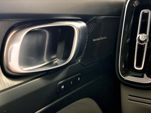 Used 2023 Volvo XC40 B5 Ultimate w/ Protection Package Premier image 34