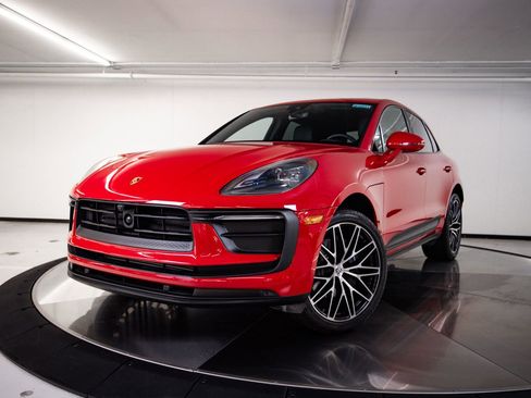 Certified 2026 Porsche Macan image 1