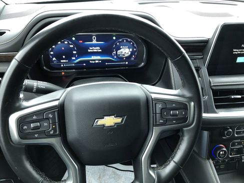 Used 2023 Chevrolet Suburban Premier image 16