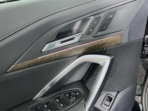 Used 2025 BMW X1 xDrive28i w/ Technology Package image 18