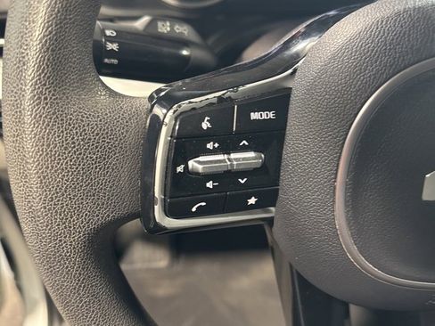 Used 2022 Kia Carnival LX image 32