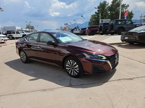 Used 2024 Nissan Altima 2.5 SV FWD image 5
