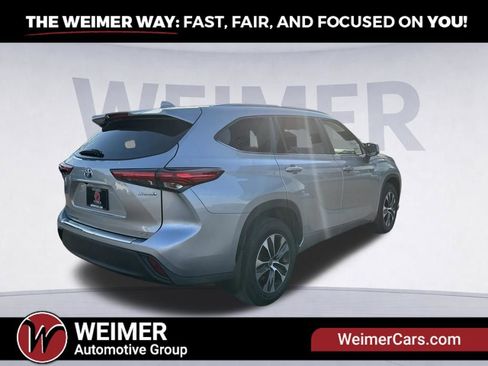 Used 2023 Toyota Highlander XLE AWD/4WD image 5