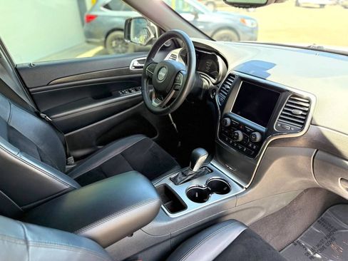 Used 2018 Jeep Grand Cherokee Altitude AWD/4WD image 24