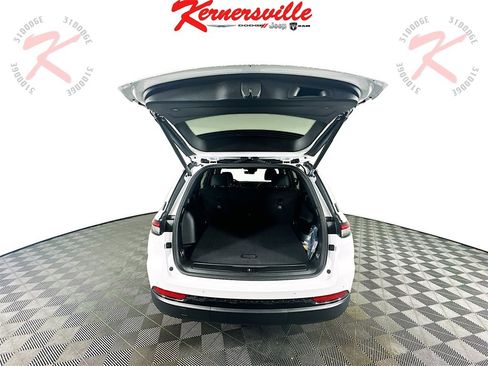 New 2025 Jeep Grand Cherokee Altitude image 15