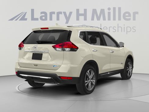 Used 2018 Nissan Rogue SL FWD image 2