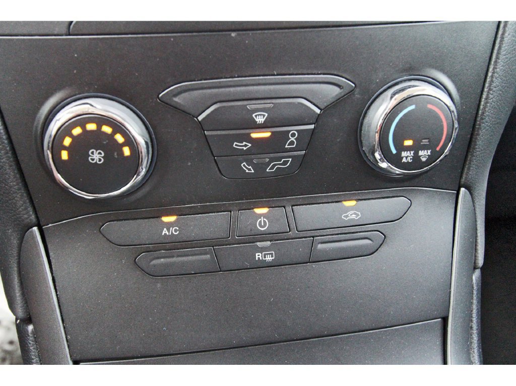 Used 2019 Ford Edge SE FWD image 29