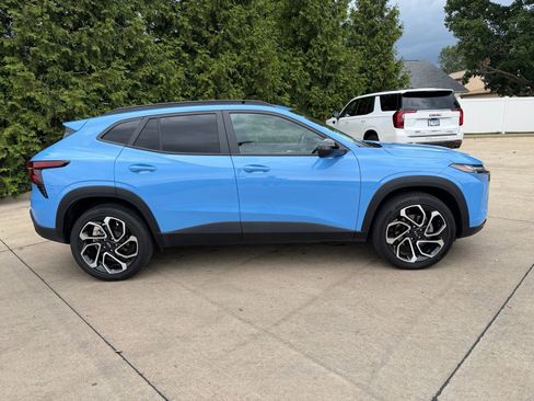 Used 2024 Chevrolet Trax RS w/ Sunroof Package FWD image 12