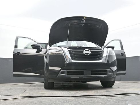 Used 2025 Nissan Pathfinder SV image 66