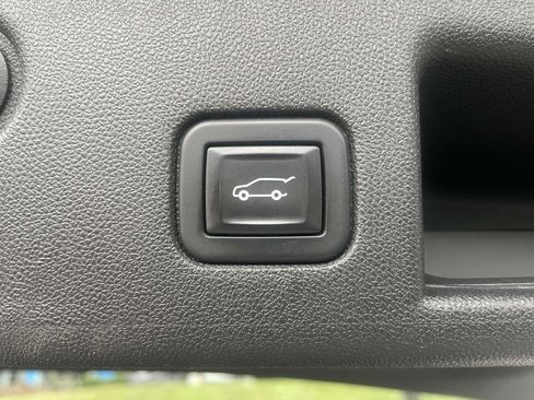Used 2020 Chevrolet Equinox Premier FWD image 9