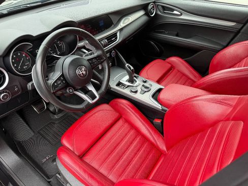 Used 2022 Alfa Romeo Stelvio Veloce AWD/4WD image 15