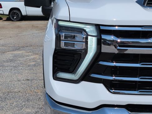 Used 2025 Chevrolet Silverado 2500 LTZ w/ LTZ Premium Package AWD/4WD image 8