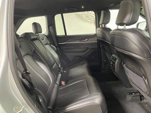 Used 2024 Jeep Grand Cherokee Limited w/ Black Appearance Package AWD/4WD image 21