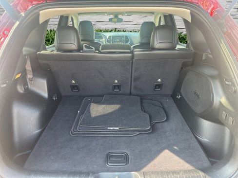 Used 2019 Jeep Cherokee Limited image 10