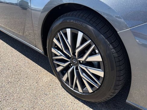 Used 2025 Nissan Altima 2.5 SV FWD image 26