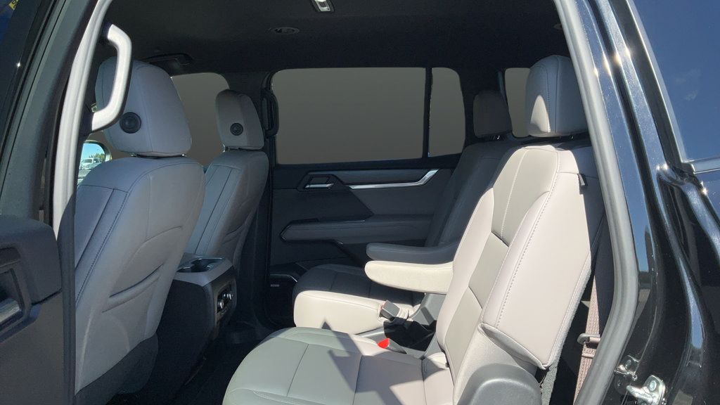 Certified 2026 GMC Acadia Elevation w/ Elevation Premium Package AWD/4WD image 19