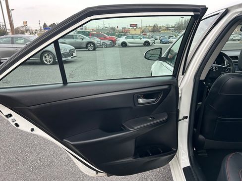 Used 2017 Toyota Camry SE image 23
