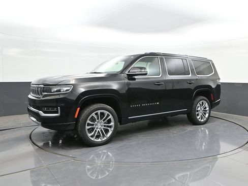 Used 2023 Jeep Grand Wagoneer Series II w/ Flexible Seating Group AWD/4WD image 17