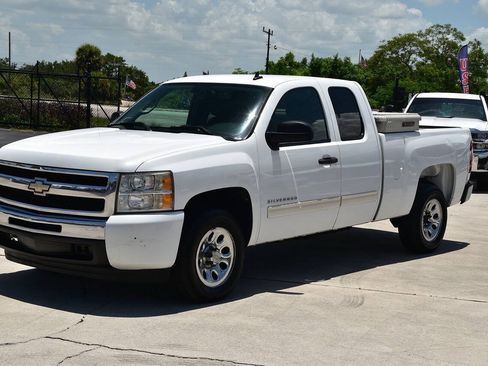 Used 2010 Chevrolet Silverado 1500 LT RWD image 3