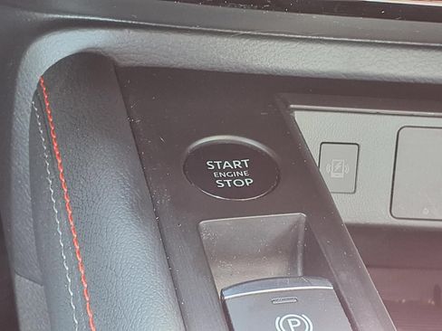 Used 2025 Nissan Kicks SR FWD image 15
