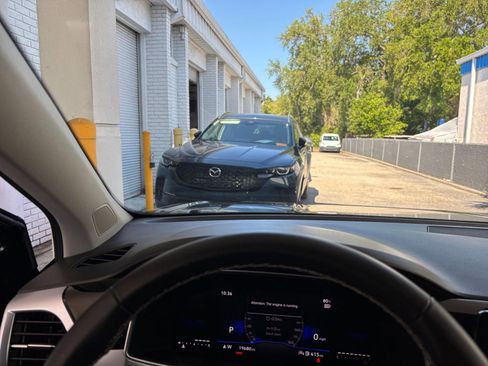 Used 2025 Volkswagen Taos SE image 34