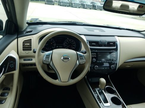 Used 2015 Nissan Altima 2.5 SL w/ Moonroof Package image 18