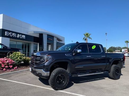 Used 2025 GMC Sierra 1500 SLT AWD/4WD image 1
