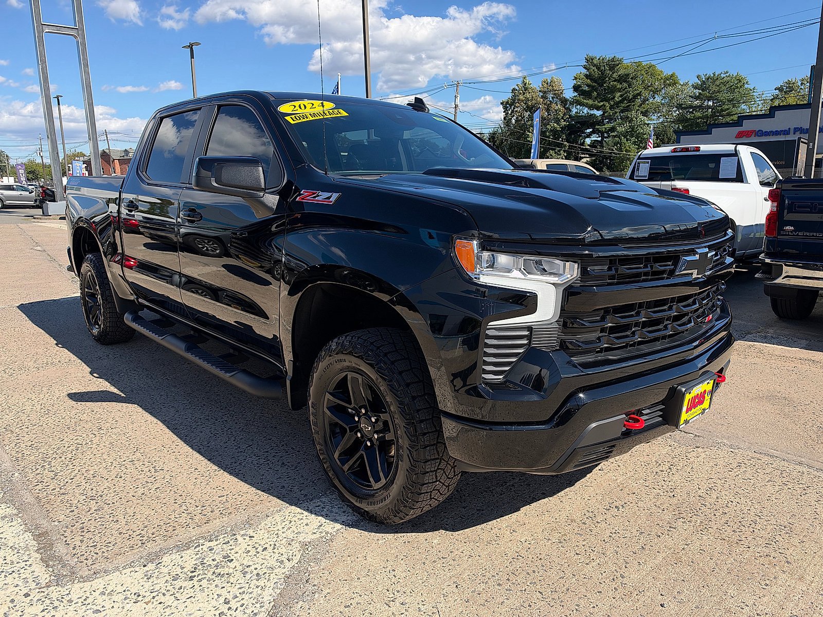 Used 2024 Chevrolet Silverado 1500 LT Trail Boss w/ Convenience Package II AWD/4WD image 4