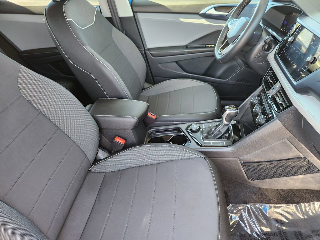 Used 2024 Volkswagen Taos SE AWD/4WD image 5
