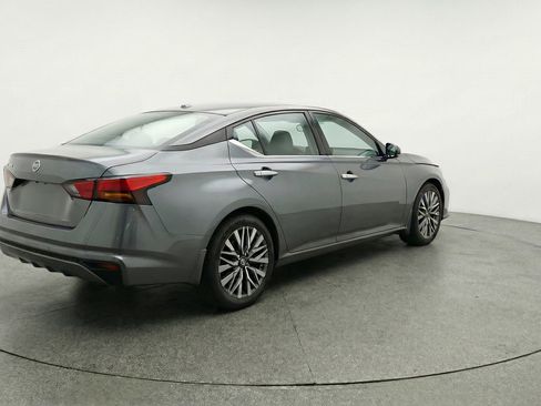 Used 2025 Nissan Altima 2.5 SV FWD image 9