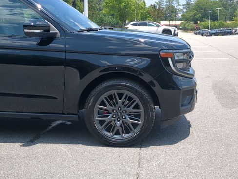 Used 2025 Ford Expedition Platinum w/ Stealth Performance Package AWD/4WD image 11