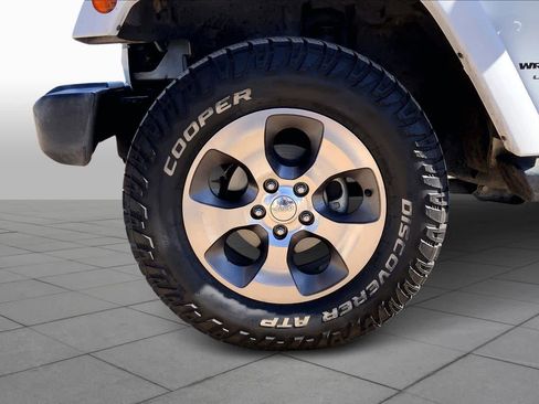 Used 2018 Jeep Wrangler Unlimited Sahara image 10