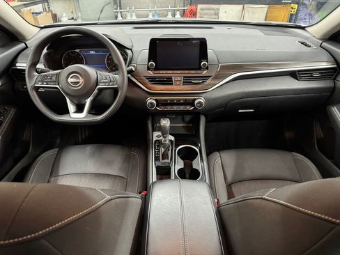 Used 2024 Nissan Altima 2.5 SV image 17