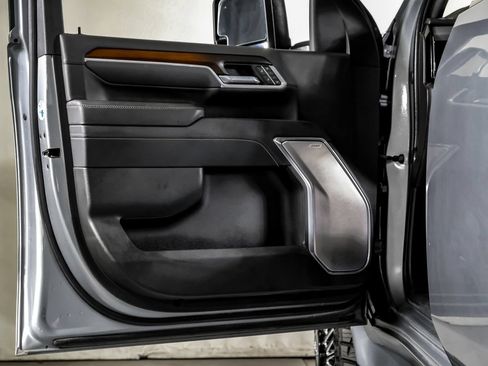 Used 2025 GMC Sierra 3500 Denali w/ Denali Reserve Package AWD/4WD image 36