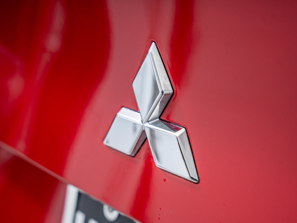 Used 2025 Mitsubishi Outlander SEL AWD/4WD image 3