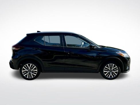 Used 2024 Nissan Kicks SV image 4