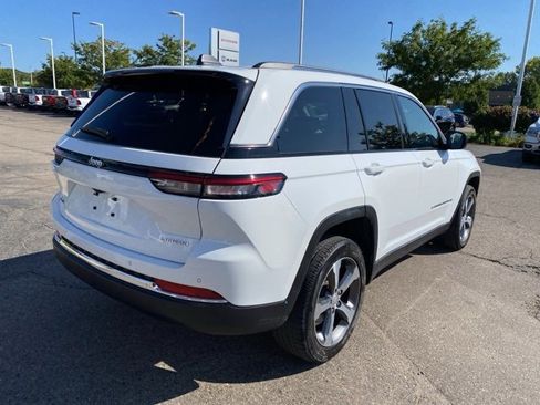 Certified 2023 Jeep Grand Cherokee Laredo image 3