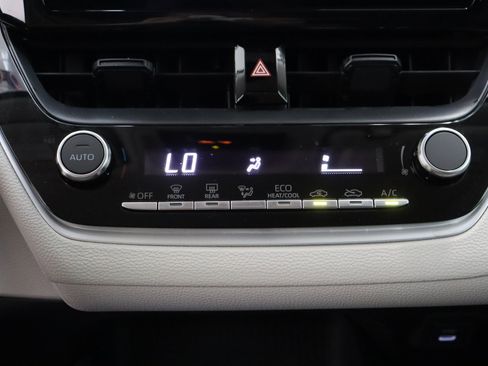Used 2025 Toyota Corolla LE FWD image 18