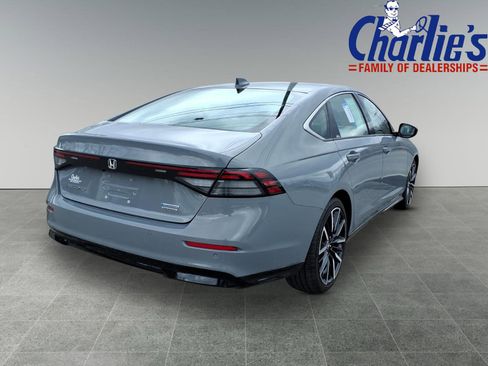 Used 2023 Honda Accord Touring image 3
