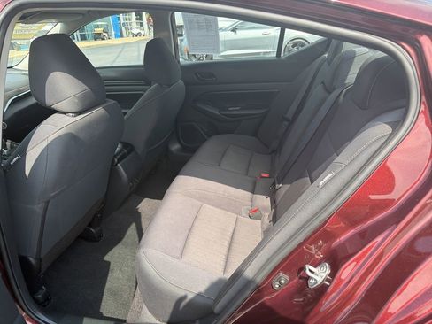 Used 2025 Nissan Altima 2.5 SV AWD/4WD image 9
