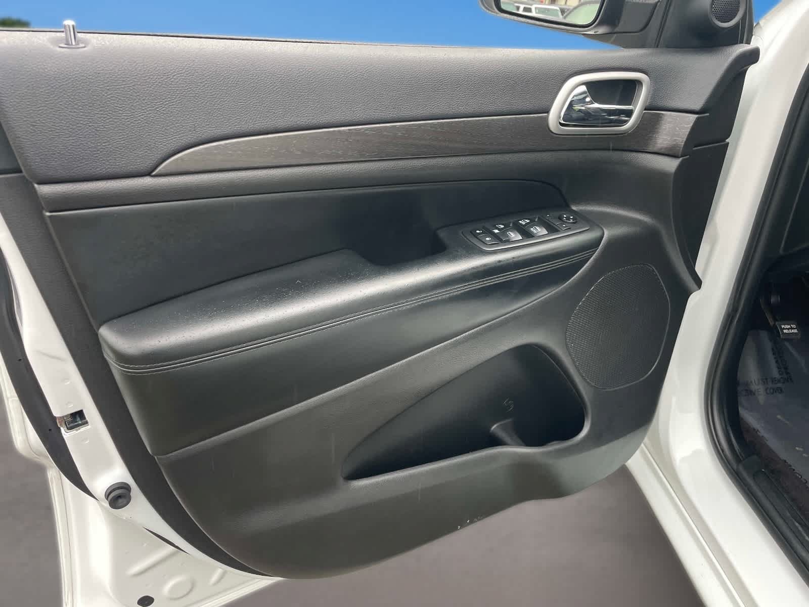 Used 2018 Jeep Grand Cherokee Altitude AWD/4WD image 19