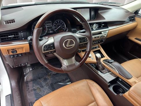 Used 2017 Lexus ES 350 w/ Luxury Package FWD image 8