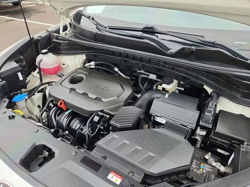 Used 2022 Kia Sportage LX image 16