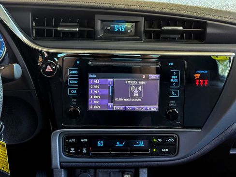 Used 2018 Toyota Corolla LE FWD image 15