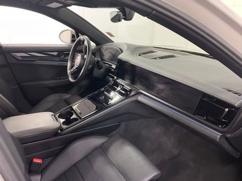 Used 2024 Porsche Panamera 4 image 30