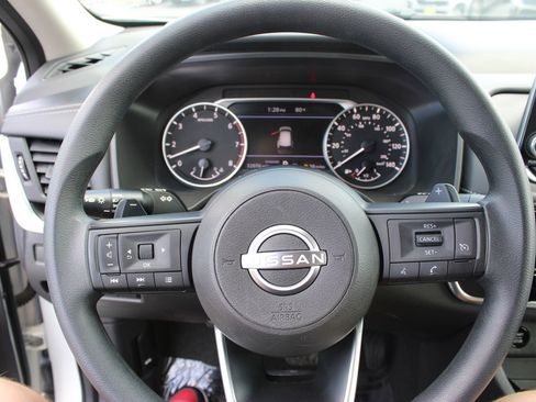 Used 2024 Nissan Rogue S FWD image 13