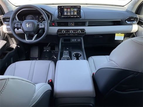 New 2025 Honda Pilot Touring image 11