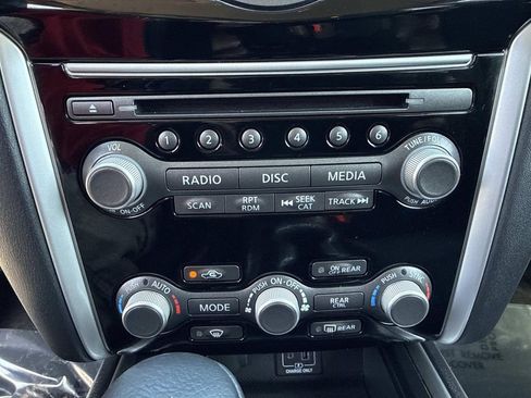 Used 2019 Nissan Pathfinder SV image 35